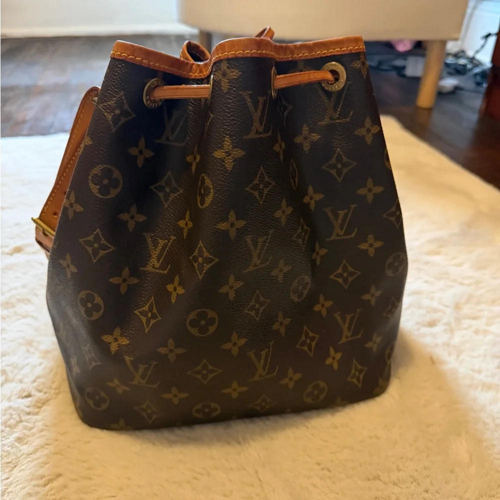 Louis Vuitton Monogram Canvas Noé Bucket Bag in Brown & Tan